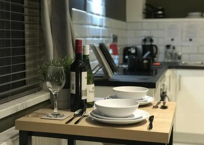 Contemporary 1 bed Studio for Comfy Stay in Wigan