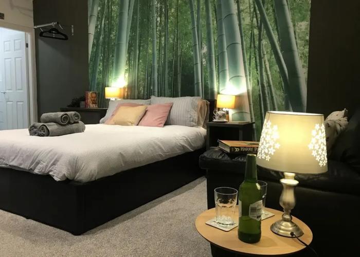 Contemporary 1 bed Studio for Comfy Stay in Wigan