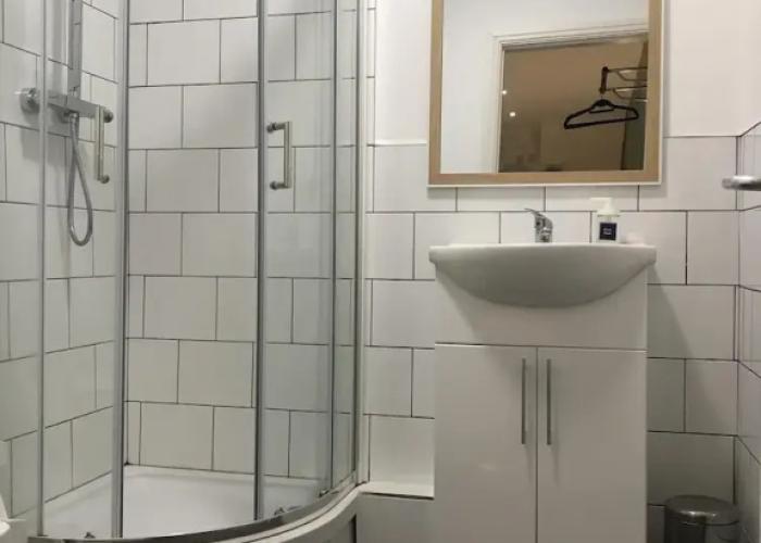 Contemporary 1 bed Studio for Comfy Stay in Wigan