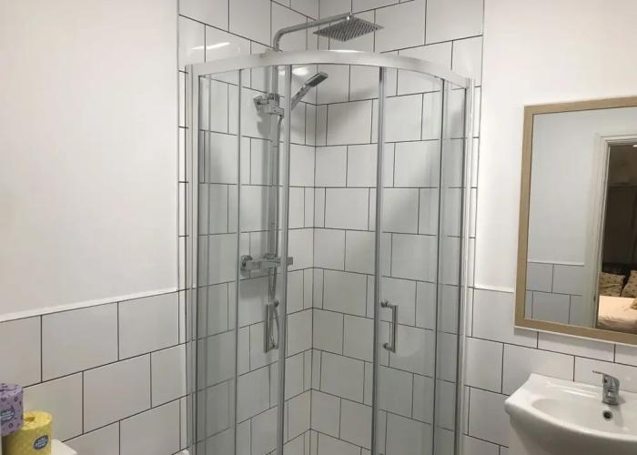 Contemporary 1 bed Studio for Comfy Stay in Wigan