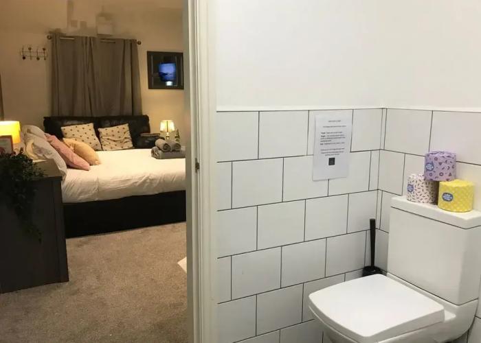 Contemporary 1 bed Studio for Comfy Stay in Wigan