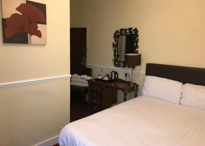 Barons Court Hotel