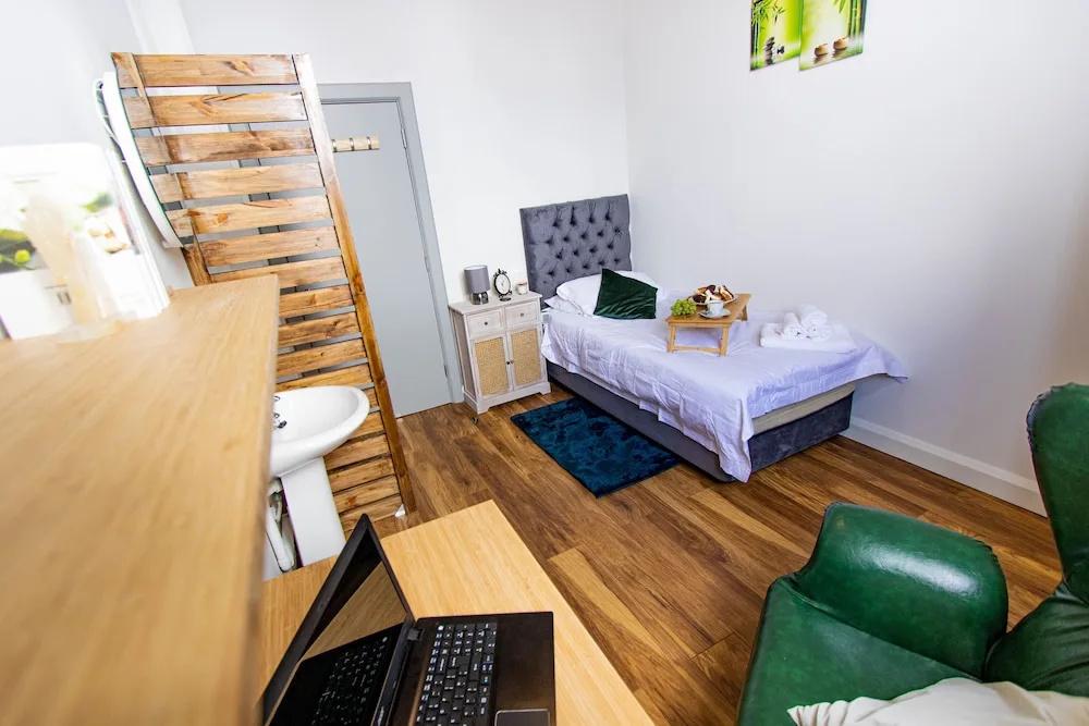 фото Cades Accommodation