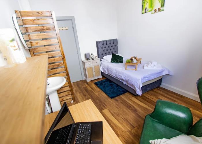 Cades Accommodation