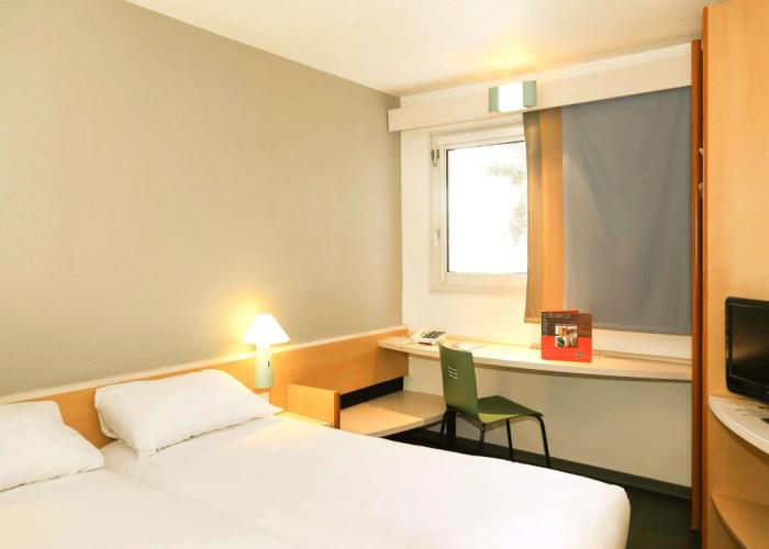 ibis Orange Centre Echangeur A7 A9