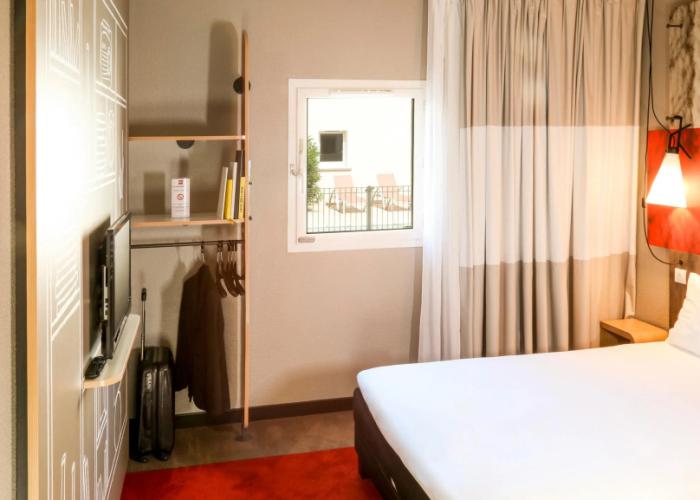 ibis Orange Sud