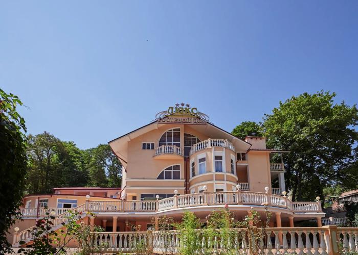 Lux Private House
