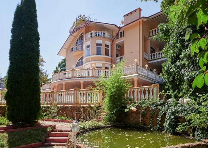 Lux Private House