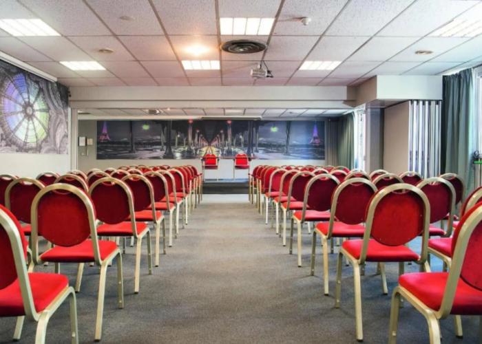 Kyriad Paris Nord Porte de Saint Ouen Hotel 