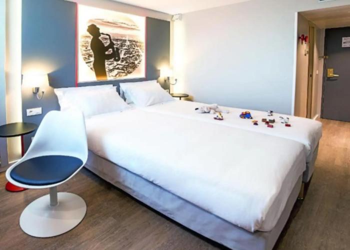 Kyriad Paris Nord Porte de Saint Ouen Hotel 