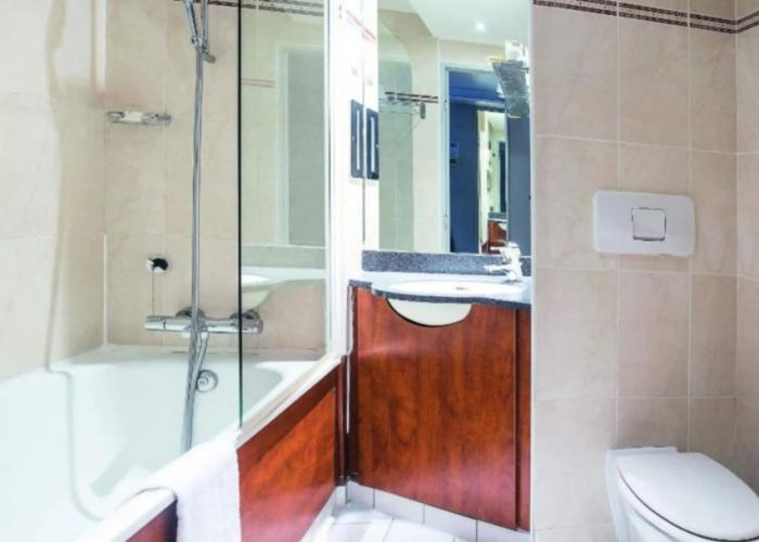 Kyriad Paris Nord Porte de Saint Ouen Hotel 