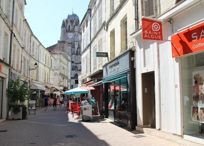 Une Chambre en Ville