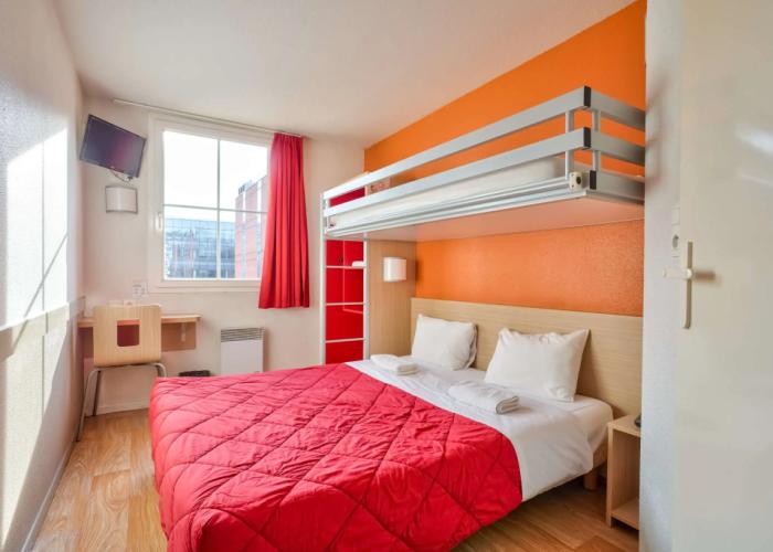 Premiere Classe Paris Ouest - Pont De Suresnes