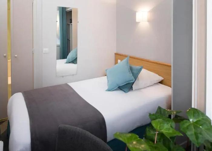 A l'Hotel des Roys