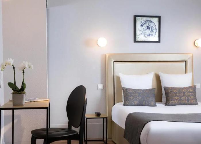 A l'Hotel des Roys