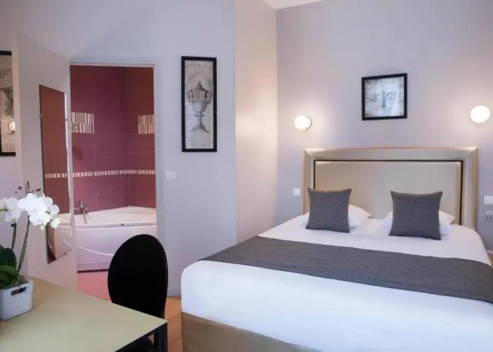 A l'Hotel des Roys