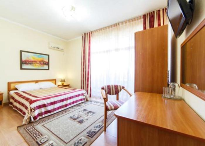 Laura Guest house