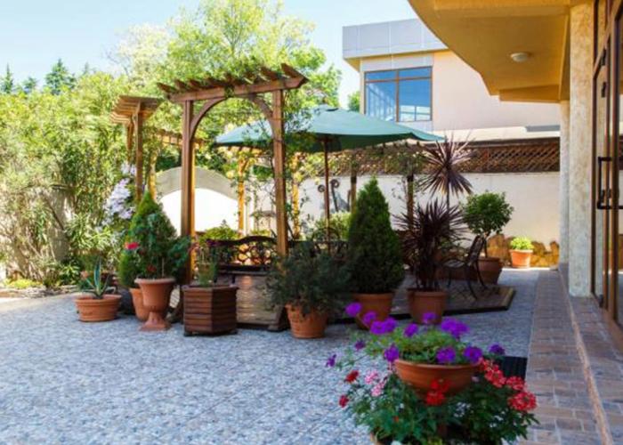 Laura Guest house