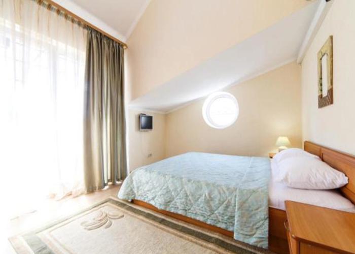 Laura Guest house