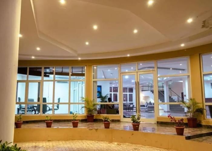 Premium Hotel & Suites by Victoria Inn