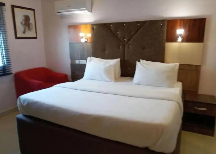 Premium Hotel & Suites by Victoria Inn