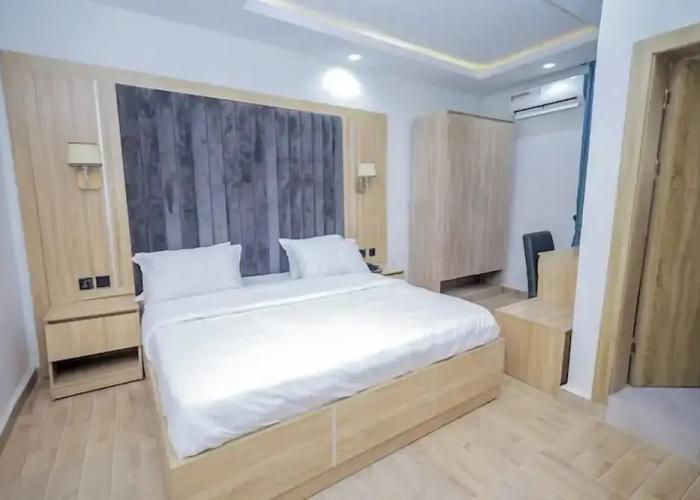 Clase Alta Hotel and Suites Limited