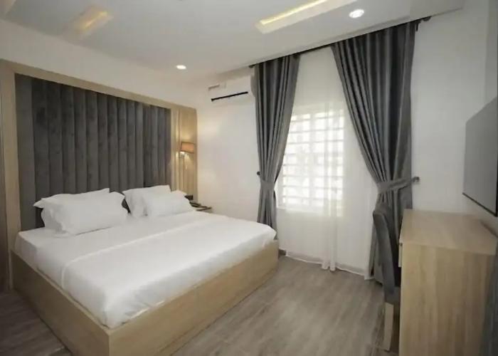 Clase Alta Hotel and Suites Limited