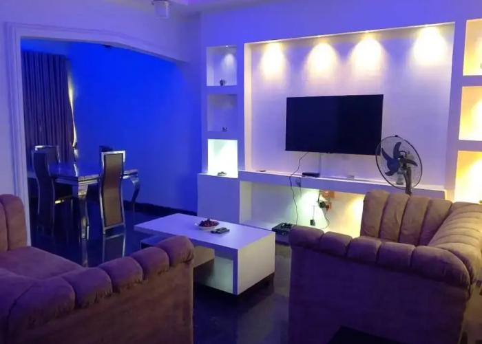 2 Bed-sleeps 4-free Parking-aircon