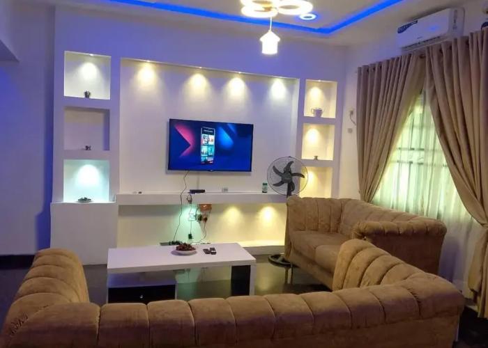 2 Bed-sleeps 4-free Parking-aircon