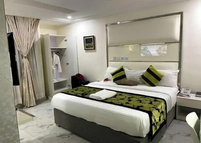Foxtonn Hotel