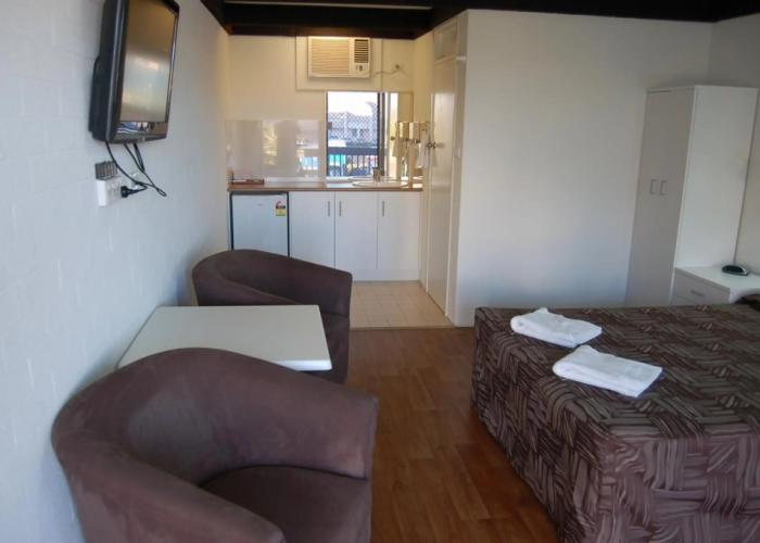 Slipway Hotel Motel