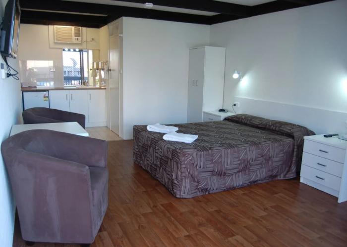 Slipway Hotel Motel