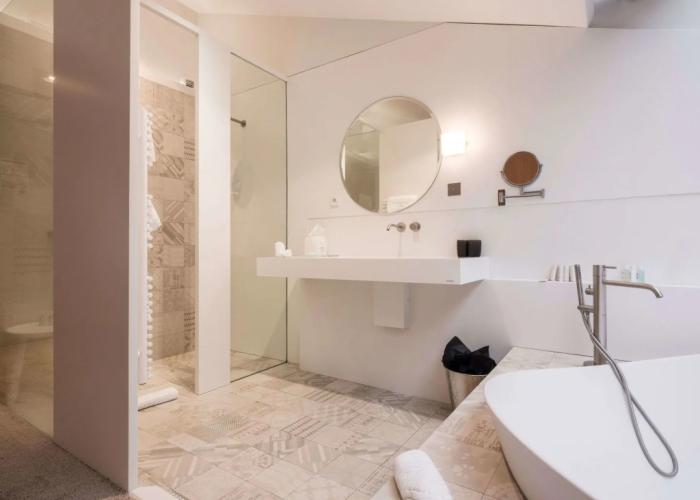 Yndo Hotel