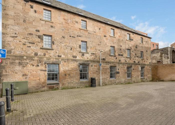 312 Reid's Corner - by Stay Dunfermline