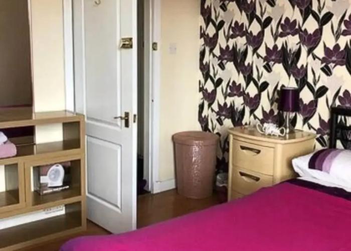 Central Falkirk 3 Bedroom Apartment