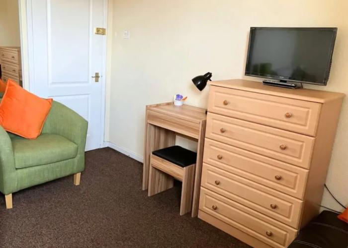 Central Falkirk 3 Bedroom Apartment