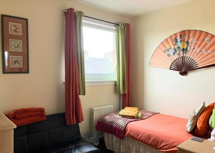 Central Falkirk 3 Bedroom Apartment