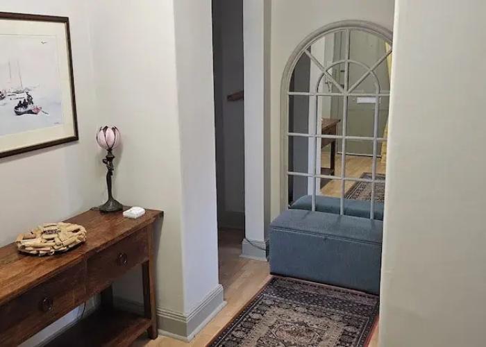 Snug - Macushla Apartment
