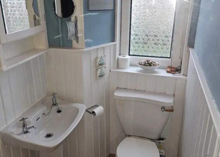 Snug - Macushla Apartment
