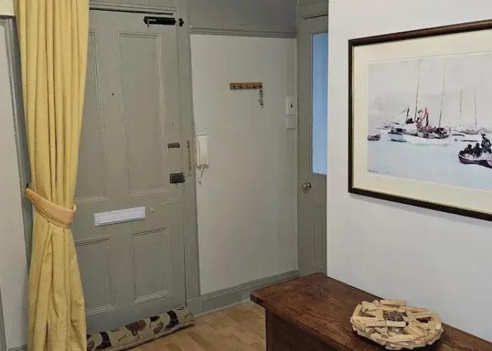 Snug - Macushla Apartment
