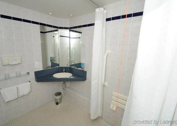 Holiday Inn Express Glasgow Airport by IHG