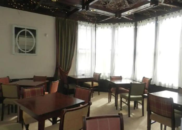 Albert Hotel
