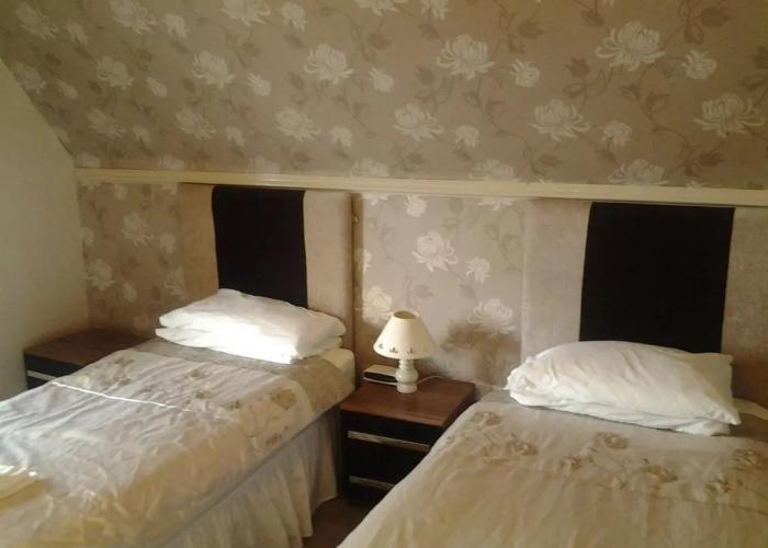 Nomi Rooms & Restaurant