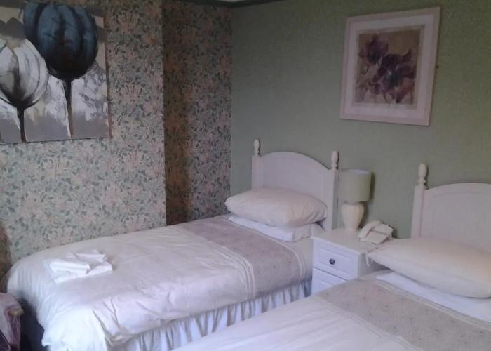 Nomi Rooms & Restaurant