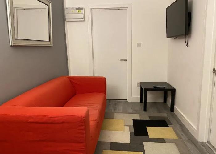 Bright 2br,sleeps 6 - Bridgend Centre, Train Link