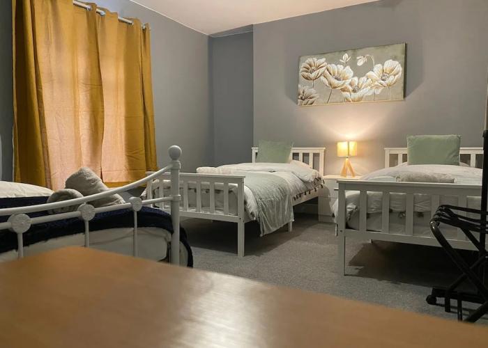 Bright 2br,sleeps 6 - Bridgend Centre, Train Link