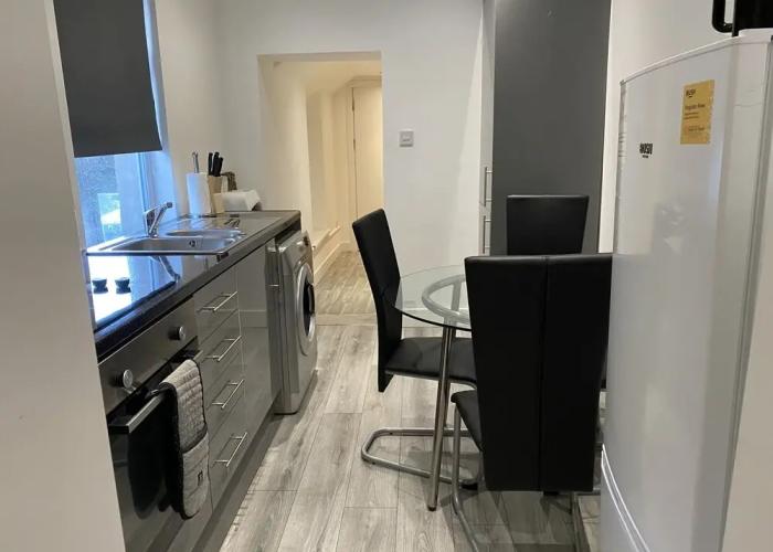 Bright 2br,sleeps 6 - Bridgend Centre, Train Link