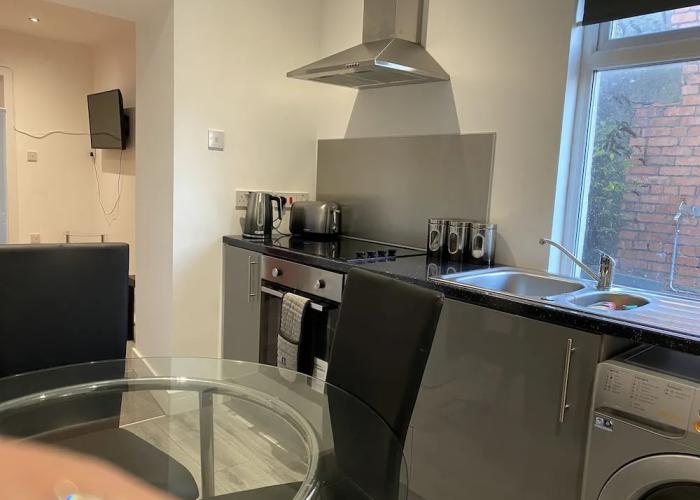 Bright 2br,sleeps 6 - Bridgend Centre, Train Link