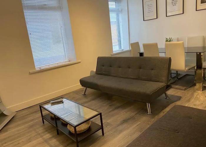 Comfortable and Modern 2-bedroom Flat in Bridgend