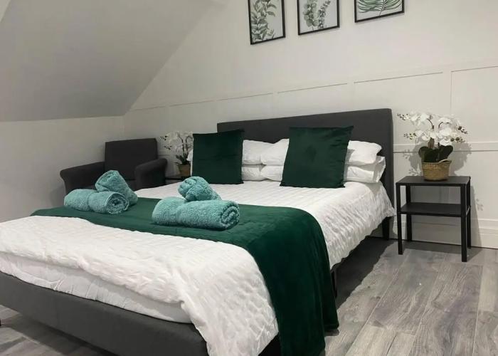 Comfortable and Modern 2-bedroom Flat in Bridgend